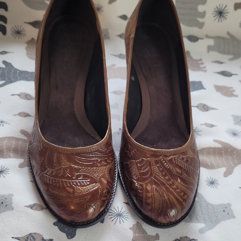 AEROSOLES Brown & Tan Leather Embossed Brown 2" Heels